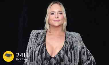 Miranda Lambert diện đầm Lê Thanh Hòa dự Grammy 2023